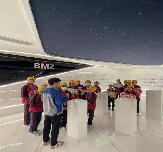 慈溪勝西小學(xué)組織學(xué)生進入我工廠開展社會實踐活動